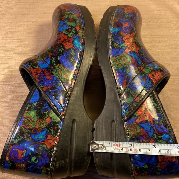 Sanita flower motif clogs in GUC - Picture 14 of 16